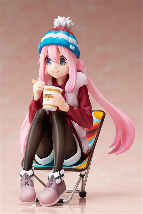 Yuru Camp - 1/8 Nadeshiko Kagamihara Noodle Stopper Premium Figure PVC Figure - Click Image to Close