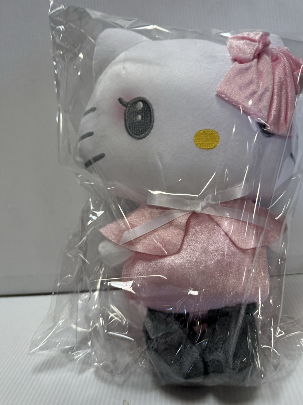 Sanrio - Hello Kitty 27cm Plush Sanrio - Hello Kitty 27cm Plush